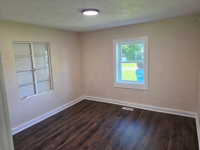 Building Photo - 1601 Chinquapin Grove Rd