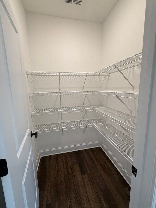 Building Photo - Ooltewah Gem! 3BR Home with Pool + Walking Trails