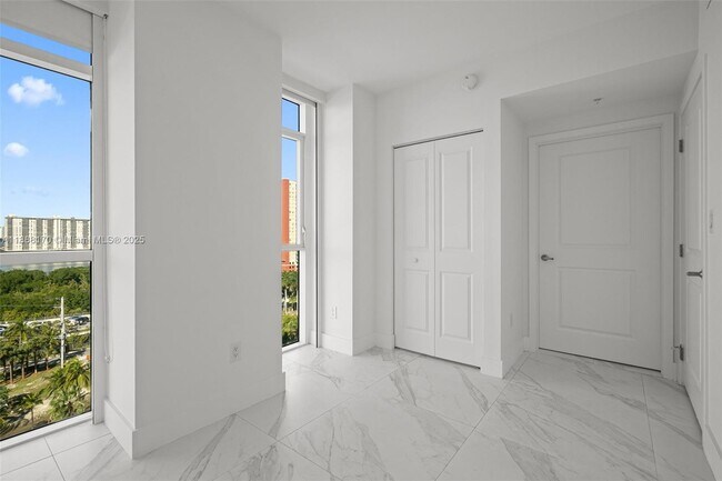 Building Photo - 400 Sunny Isles Blvd