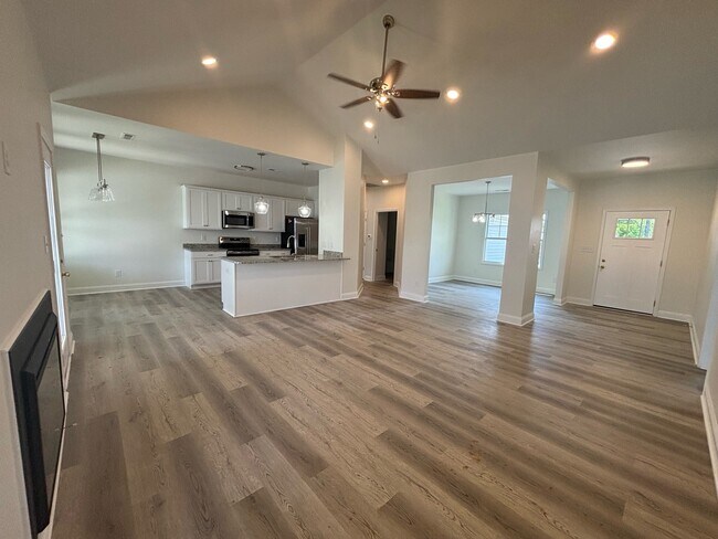 Building Photo - 645 Glensford Dr