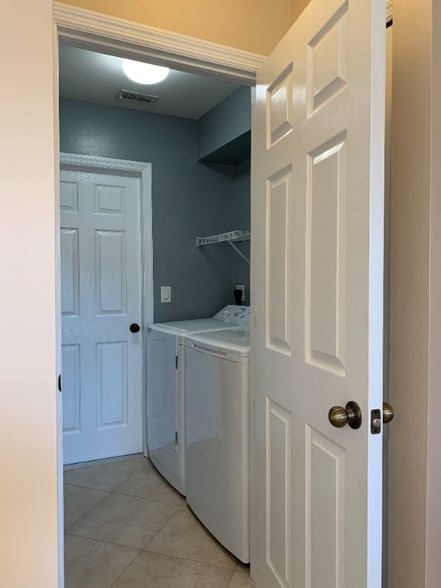 Building Photo - 1902 NW 14th Terrace