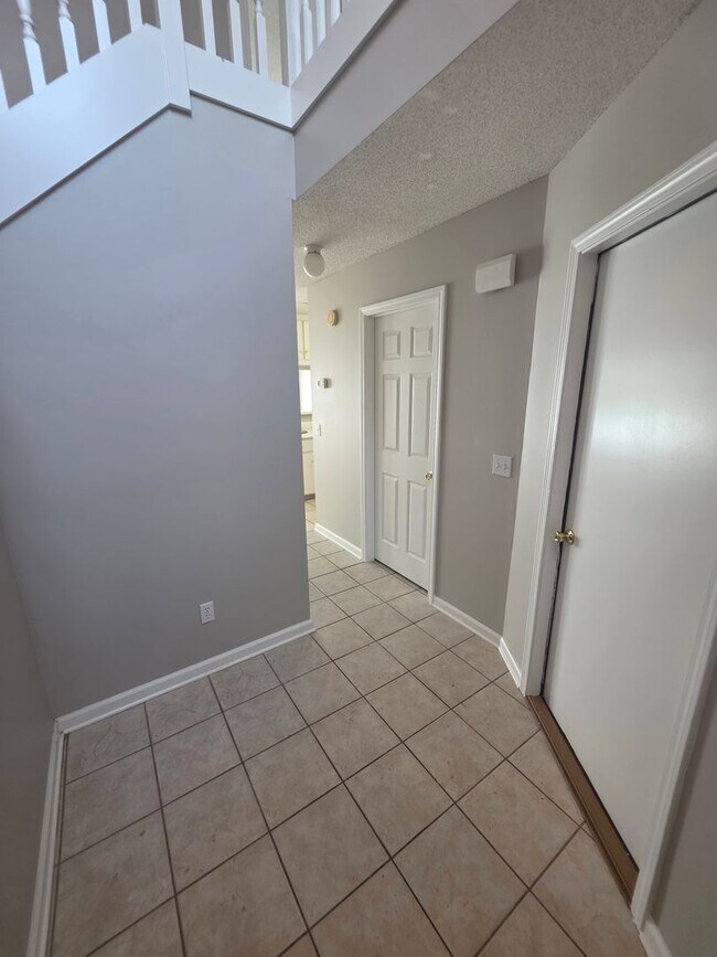 Building Photo - 147 S Spring View Dr