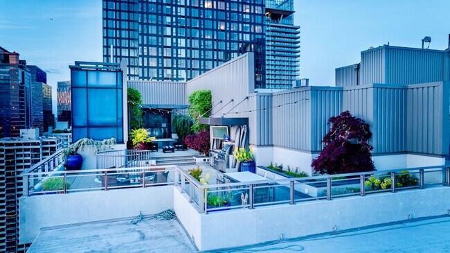 Building Photo - 2Bd/2.5Ba Seattle  Penthouse