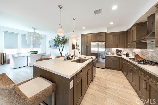 Building Photo - 983 Doheny Way