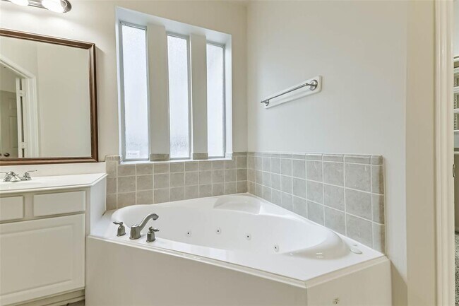 Building Photo - 12935 Bedford Falls Dr