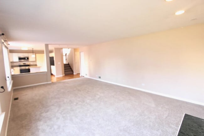 Building Photo - 18376 W Springwood Dr
