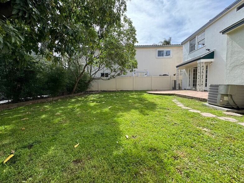 Building Photo - 4918 Haskell Ave