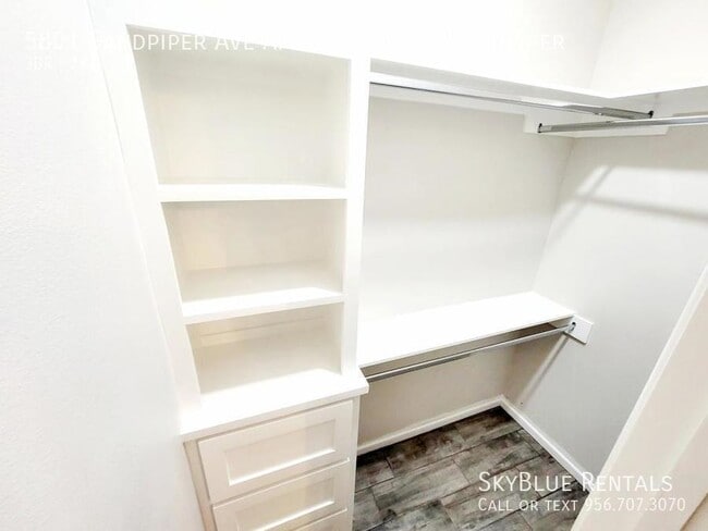 Building Photo - 5801 Sandpiper Ave