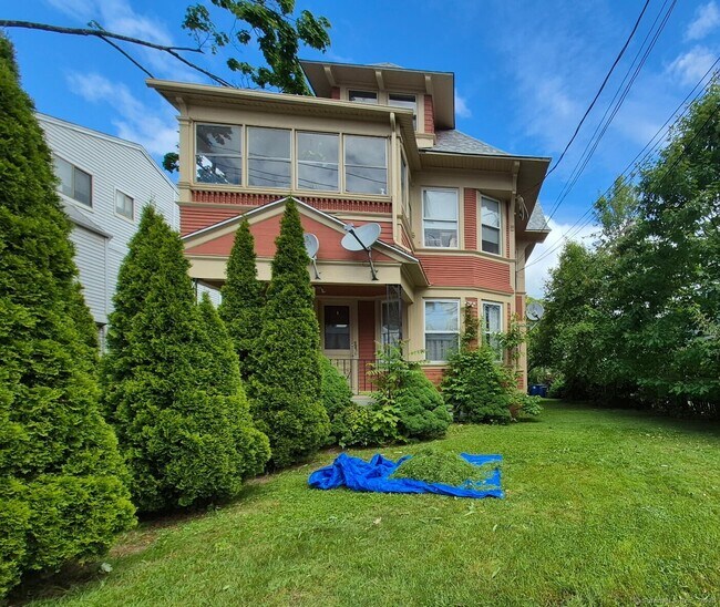 Building Photo - 985 Whalley Ave