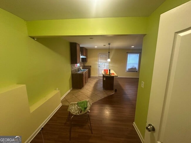 Building Photo - 61 Longwood Ct