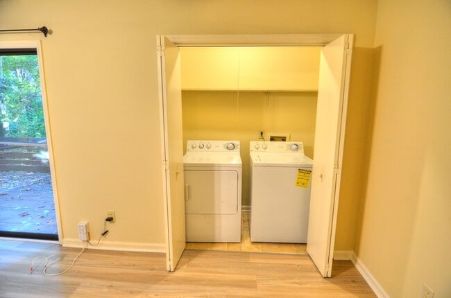 Building Photo - Walk to Downtown Carrboro From This End Unit Townhome!