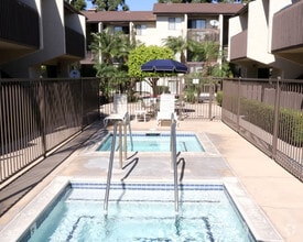 Building Photo - La Palma Terrace