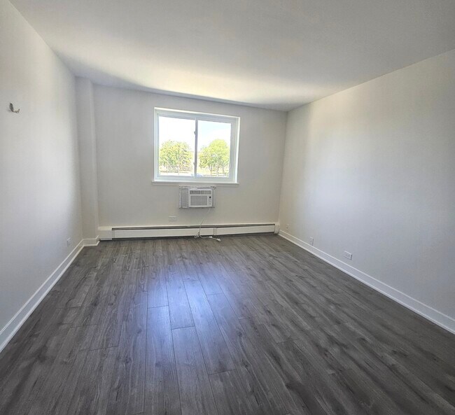 Building Photo - 1375 Rebecca Dr