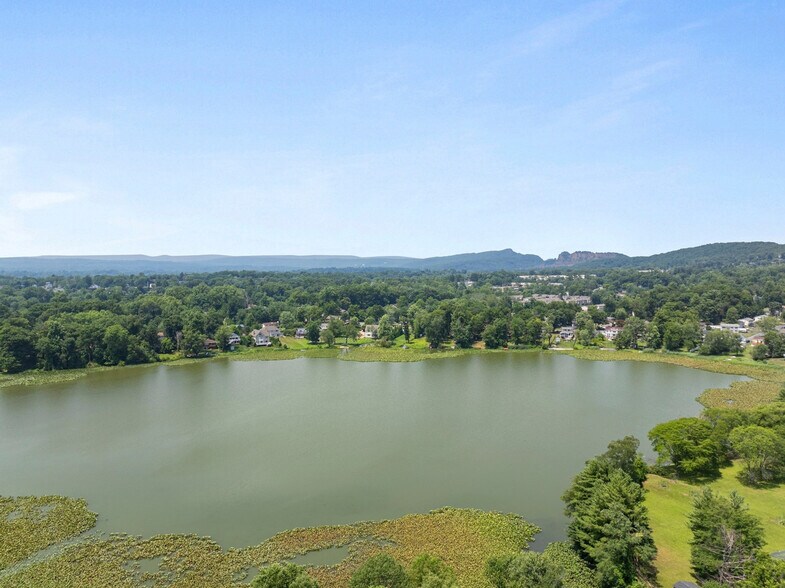 Building Photo - 30 U.S. 9W-SI ID1466834P