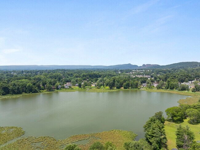 Building Photo - 30 U.S. 9W-SI ID1466834P