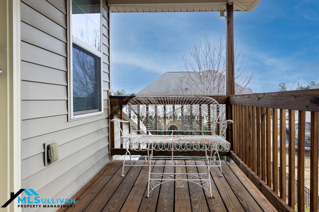 Building Photo - 913 Beech Glen Dr