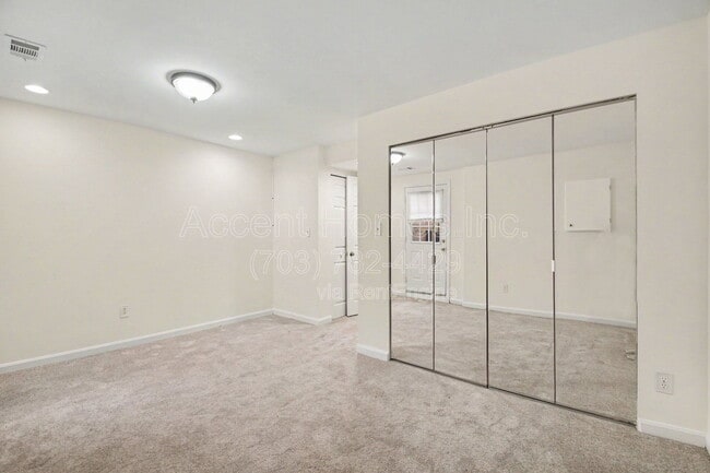 Building Photo - 449 Old Town Ct