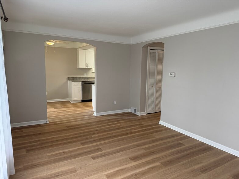 Building Photo - 4711 Longwood Ave