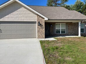 Building Photo - Maryville 37803 - 3 bedroom, 2 bath rancher - Call Ed Johnson (865) 924-5045