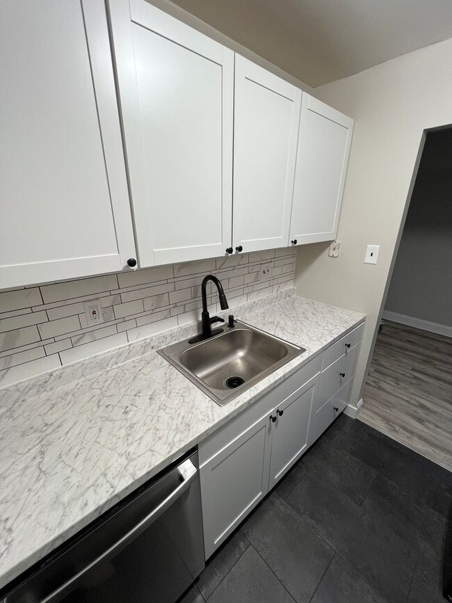 Building Photo - Luxury 1 BD, 1 BA Apartment in Mt Joy!