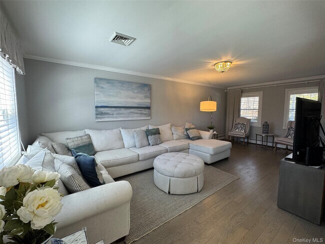 Building Photo - 20 Jennifers Path