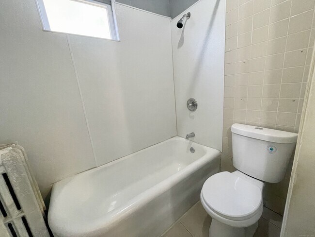 Building Photo - 275 Cooke St