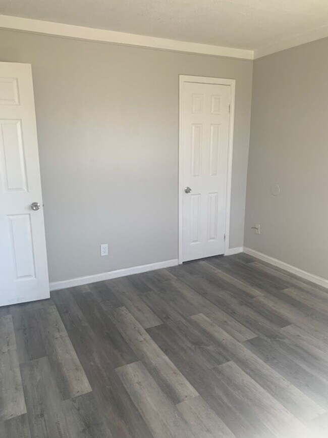 Building Photo - Newly renovated 2 bedroom home just for you