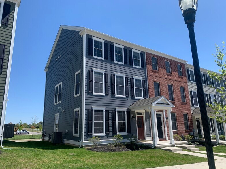 Primary Photo - 1533 Schwinn St