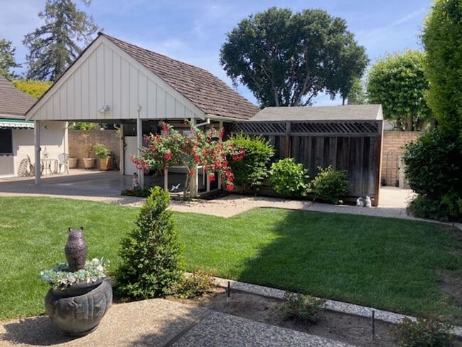 Building Photo - Rare Willow Glen Gem: Spacious 4BR Family Compound on a 9,000+ Sq. Ft. Lot