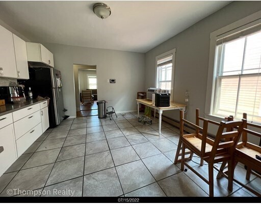 Building Photo - 372 Medford St