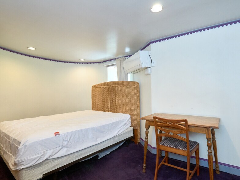 Building Photo - 18 Atherton Rd