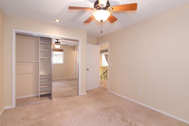 Building Photo - 4 Bed 3 Bath North Side Home nearly 2400 s...