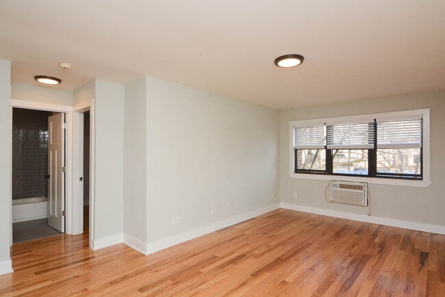 Building Photo - 696 Elm Pl