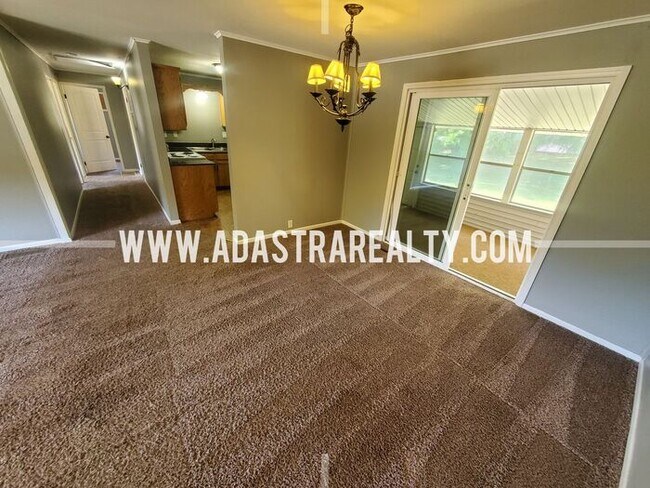Building Photo - Beautiful Ranch Home in the Northland-Available NOW!!