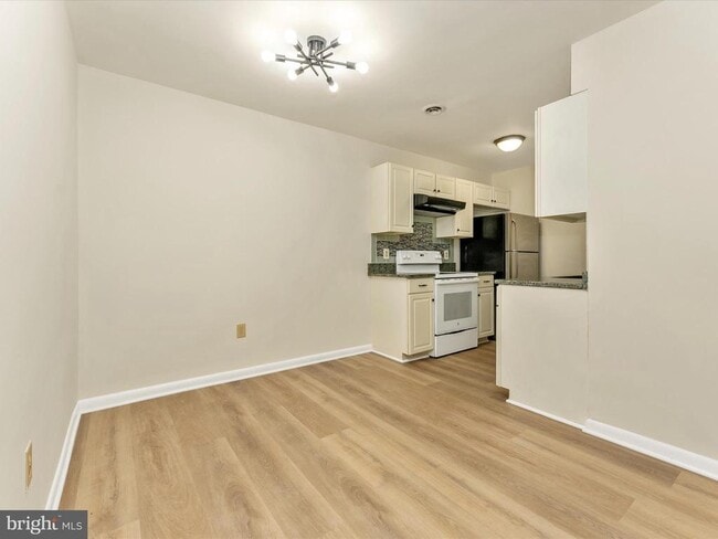 Building Photo - 5803 Oleander Pl