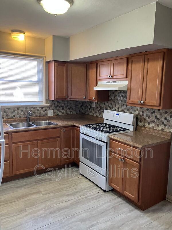 Building Photo - 6207 Tyndall Dr