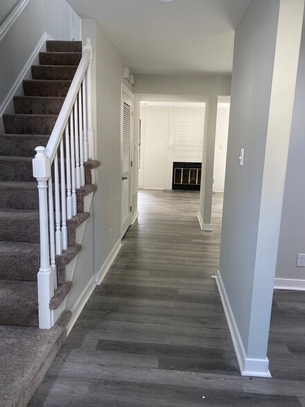 Building Photo - 1711 Early Settlers Rd