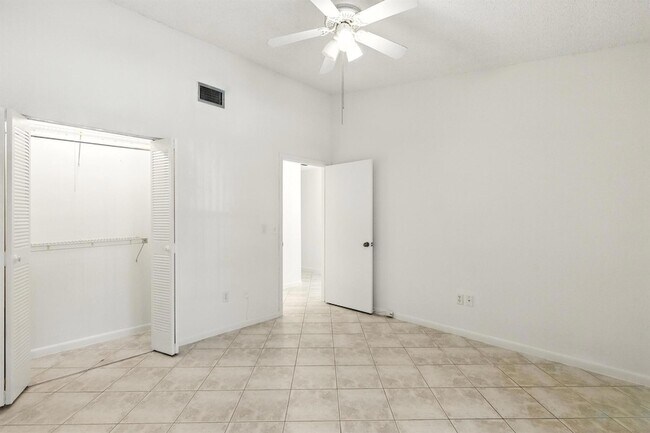 Building Photo - 3646 English Rd