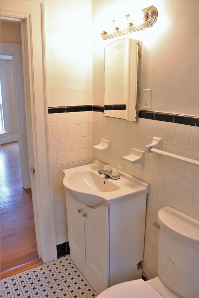 Building Photo - 2- Bedroom Bungalow Beauty
