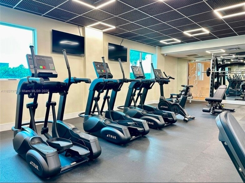 Building Photo - 7501 E Treasure Dr