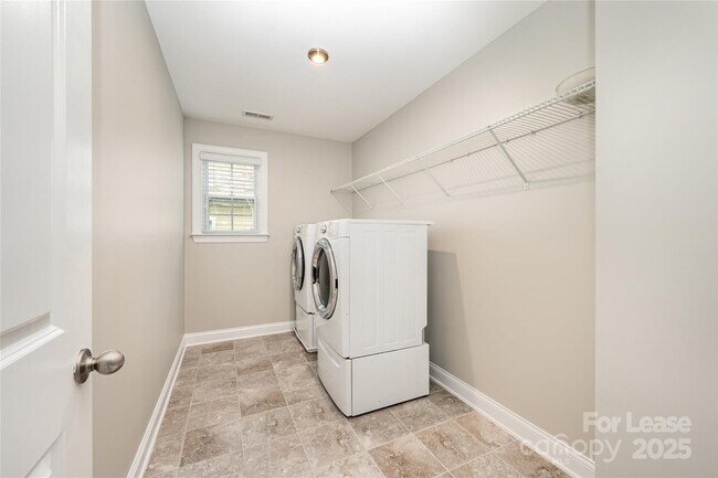 Building Photo - 1361 Rainier Dr