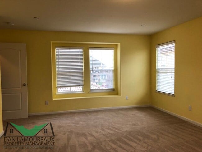 Building Photo - Two story in Springlake Community FOR RENT