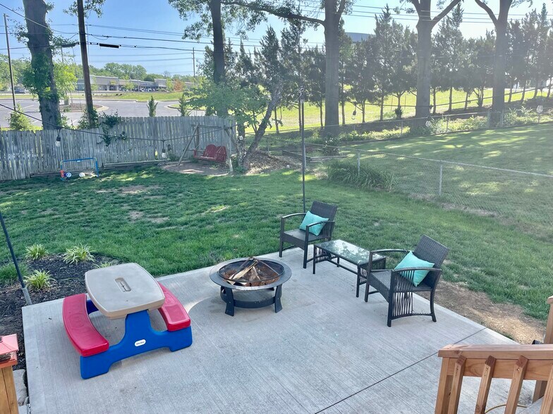 Multiple Patios - 1003 SW Ingleside Pl