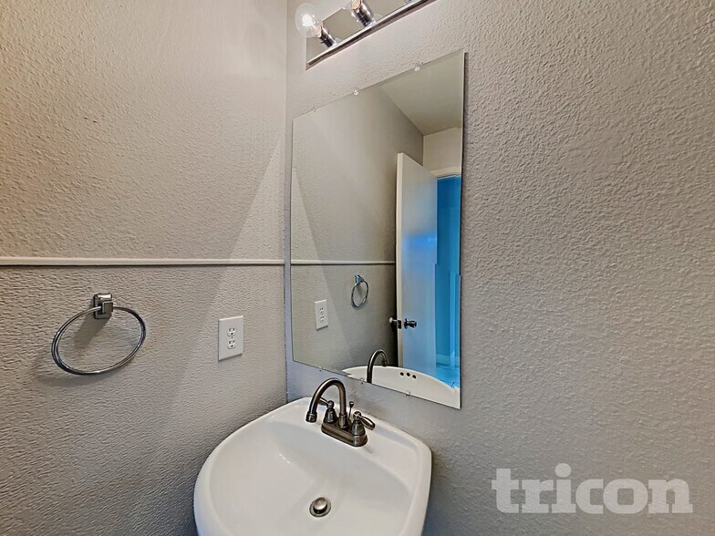 Building Photo - 9707 Marbach Bend