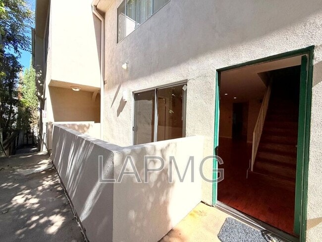 Building Photo - 12251 Moorpark St