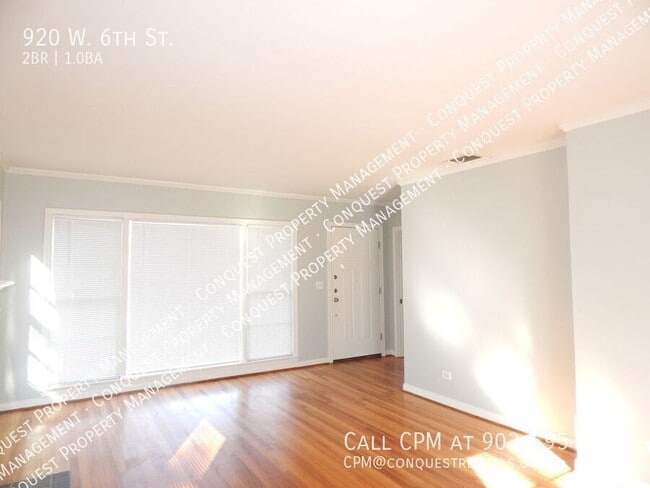 Building Photo - 920 W 6th St