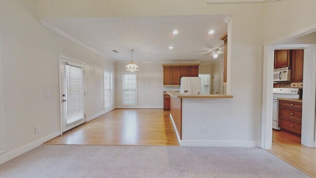 Building Photo - Spacious Home in Mill Creek