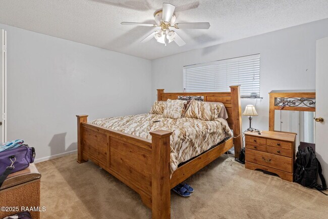 Building Photo - 4512 E Meadow Ln