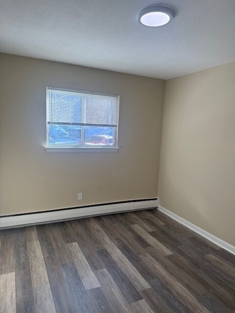 Building Photo - 10 Crescent Dr