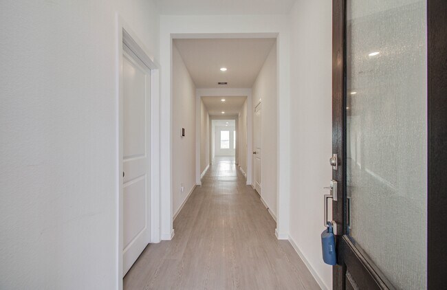 Building Photo - 26503 Foxtail Fern Dr